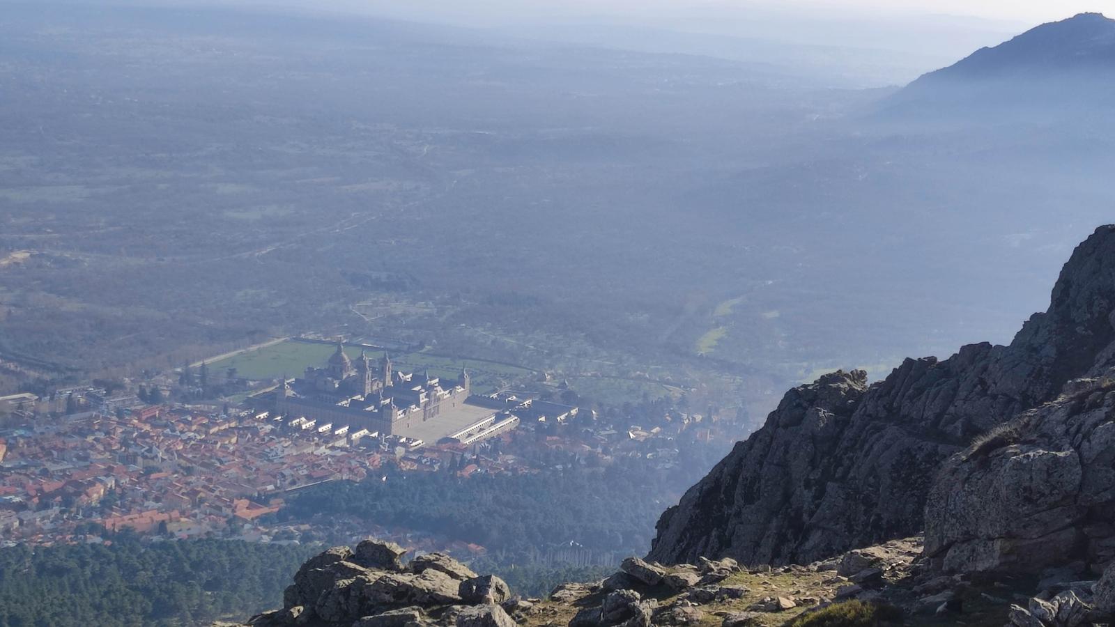 En este momento estás viendo La magia del Monte Abantos: Una aventura desde el embalse del Romeral